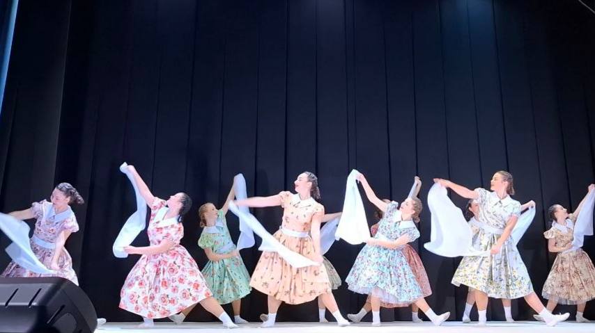 Праздничный концерт в Макеевке «Слава тебе солдат!», посвященный 23 февраля Руководитель Макеевского отделения КСВО ДНР Михайлова Дина Юрьевна с подопечными семьями посетили праздничный концерт в честь Дня защитника... Праздничный концерт в Макеевке «Слава тебе солдат!», посвященный 23 февраля Руководитель Макеевского отделения КСВО ДНР Михайлова Дина Юрьевна с подопечными семьями посетили праздничный концерт в честь Дня защитника...