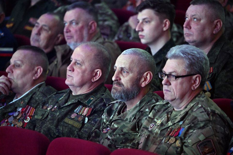 Александр Подгорный: С Днем защитника Отечества - праздником про настоящую любовь к своей земле и своей стране, про героизм и тех, кто думает о будущем России Александр Подгорный: С Днем защитника Отечества - праздником про настоящую любовь к своей земле и своей стране, про героизм и тех, кто думает о будущем России