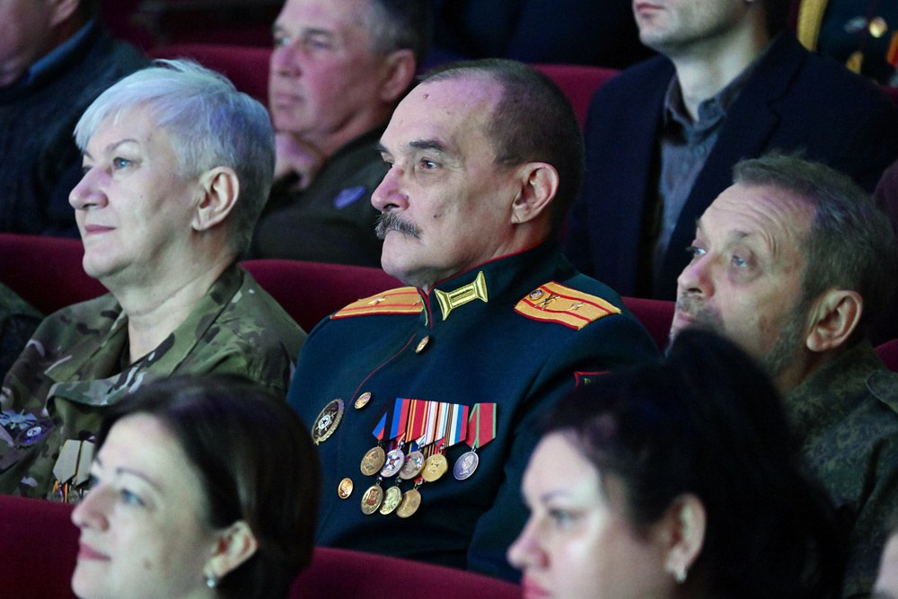 Александр Подгорный: С Днем защитника Отечества - праздником про настоящую любовь к своей земле и своей стране, про героизм и тех, кто думает о будущем России Александр Подгорный: С Днем защитника Отечества - праздником про настоящую любовь к своей земле и своей стране, про героизм и тех, кто думает о будущем России