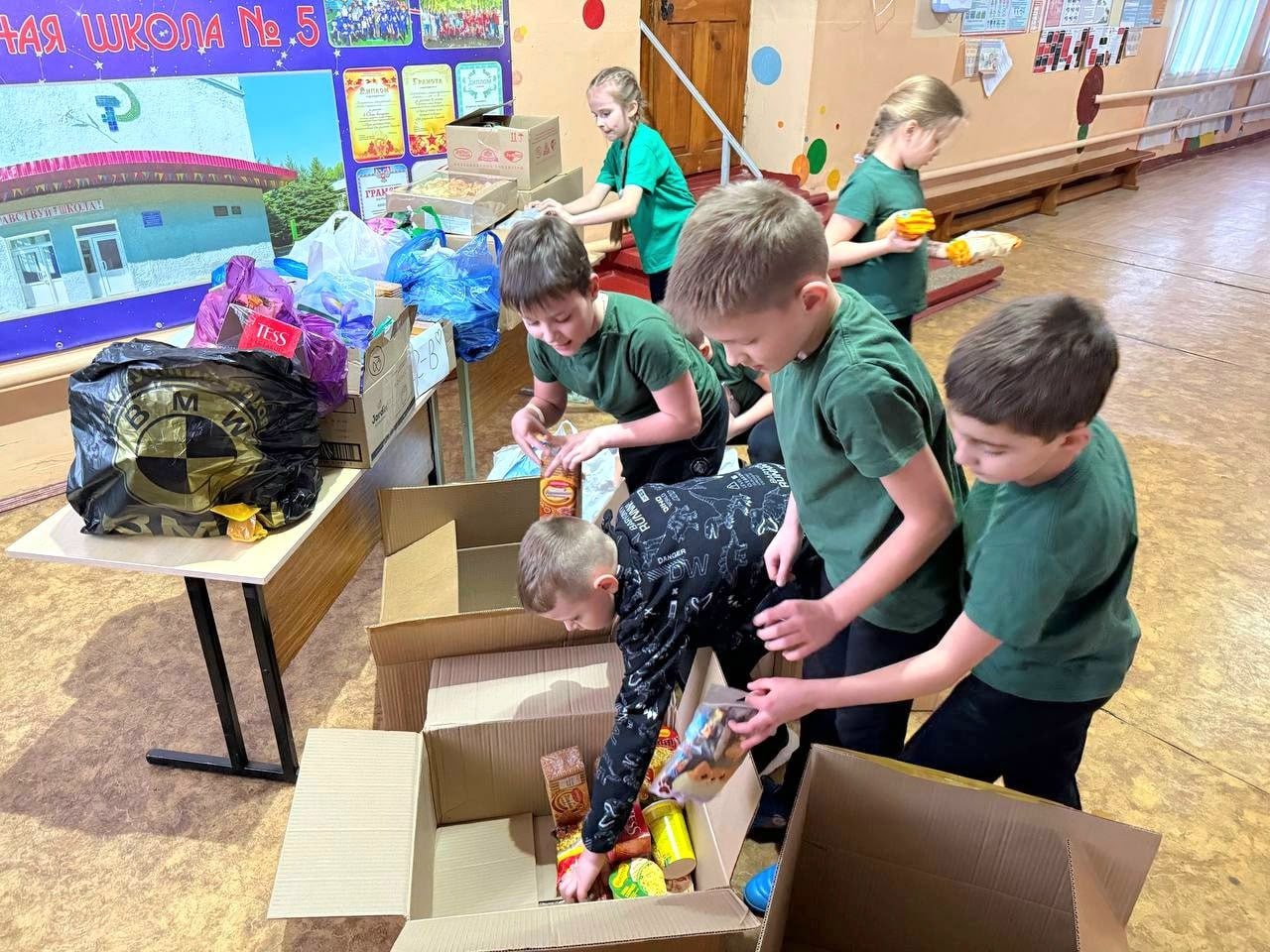 Сердечное тепло для наших защитников: образовательные организции присоединилась к акции "Посылка солдату" Сердечное тепло для наших защитников: образовательные организции присоединилась к акции "Посылка солдату"