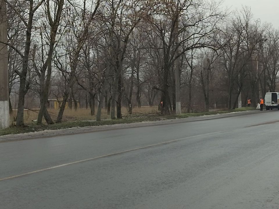 24 февраля, с целью приведения территории в надлежащее санитарное состояние силами МУП АГМ «Перспектива» проведены работы по уборке видимого мусора по ул. Чудской