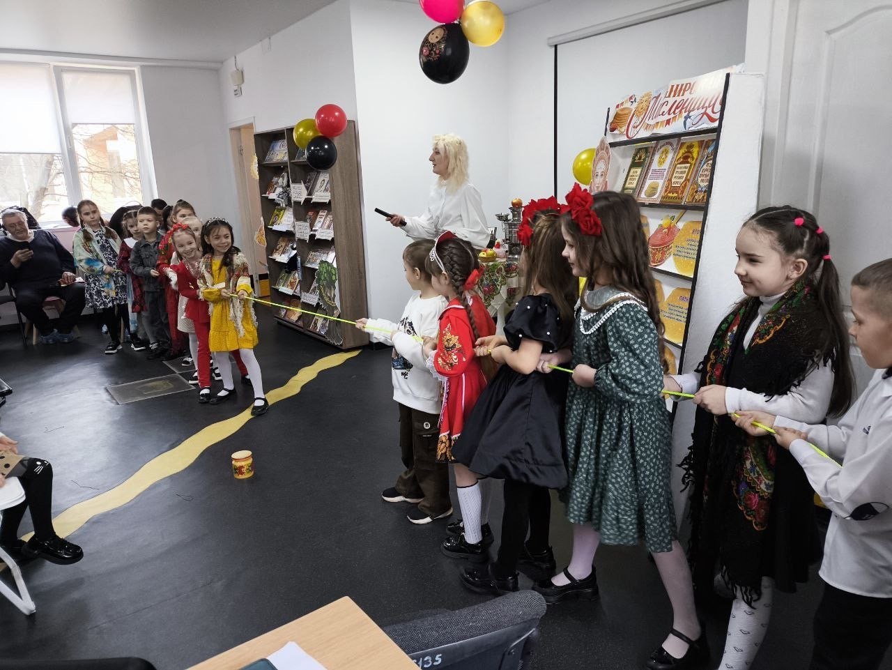 В рамках Масленичной недели в детской библиотеке им. Н. Островского царила атмосфера веселья и народных гуляний: здесь состоялся фольклорный праздник "Масленица весела, всех на праздник позвала" для первоклассников ГБОУ "СШ... В рамках Масленичной недели в детской библиотеке им. Н. Островского царила атмосфера веселья и народных гуляний: здесь состоялся фольклорный праздник "Масленица весела, всех на праздник позвала" для первоклассников ГБОУ "СШ...