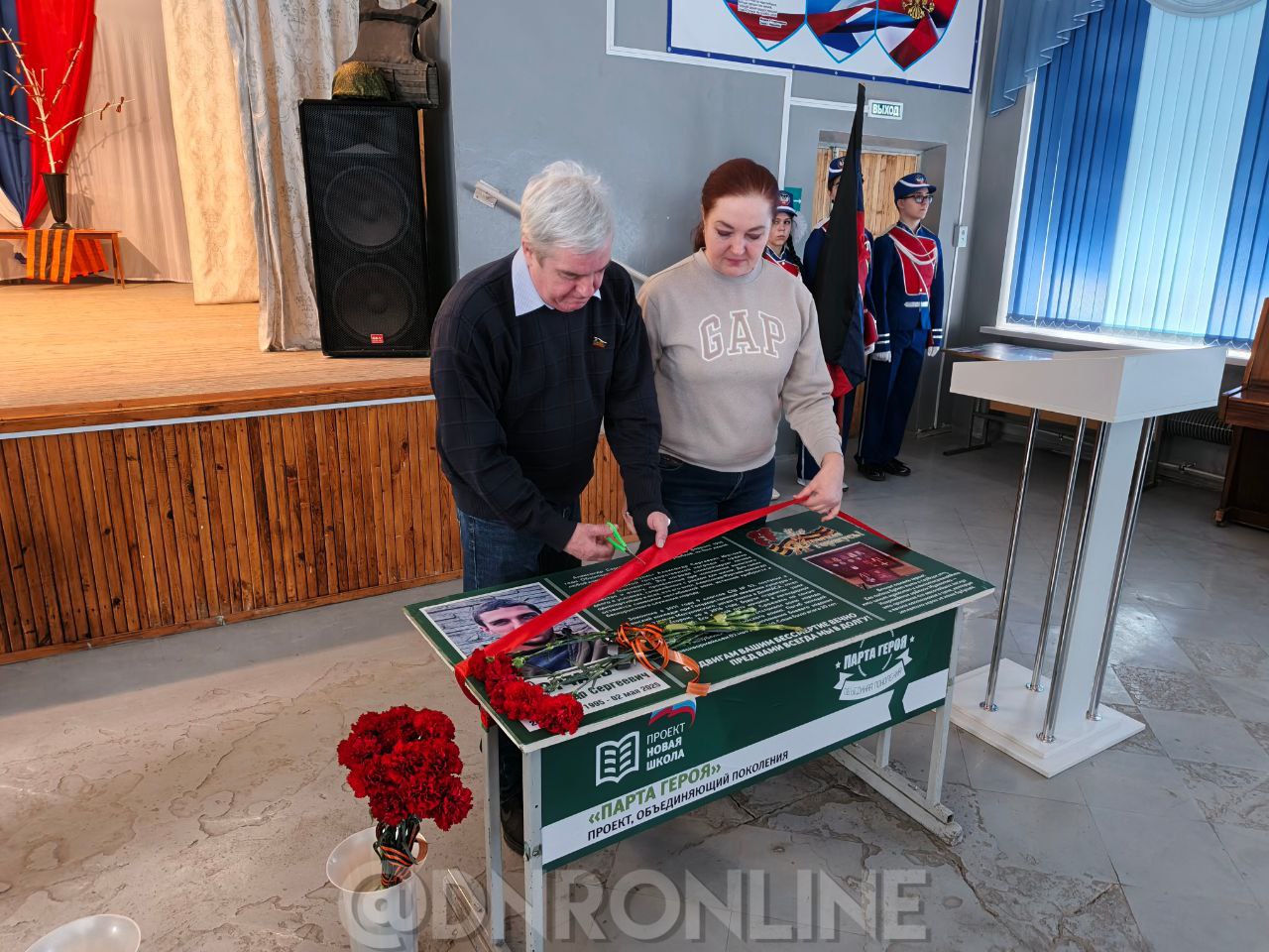 В Макеевке открыли Парты Героя в честь Юртаева и Маренкевича В Макеевке открыли Парты Героя в честь Юртаева и Маренкевича