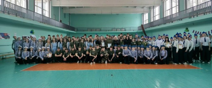 В рамках недели основ безопасности и защиты Родины (ОБЗР) в ГБОУ «СШ № 22 Г.О. МАКЕЕВКА» состоялся смотр строя и песни