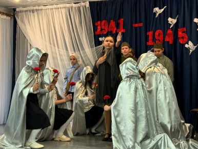 В ГБОУ "СШ № 57 Г.О. МАКЕЕВКА" состоялся незабываемый концерт, где учащиеся 2–5 классов представили инсценировки военно-патриотических песен