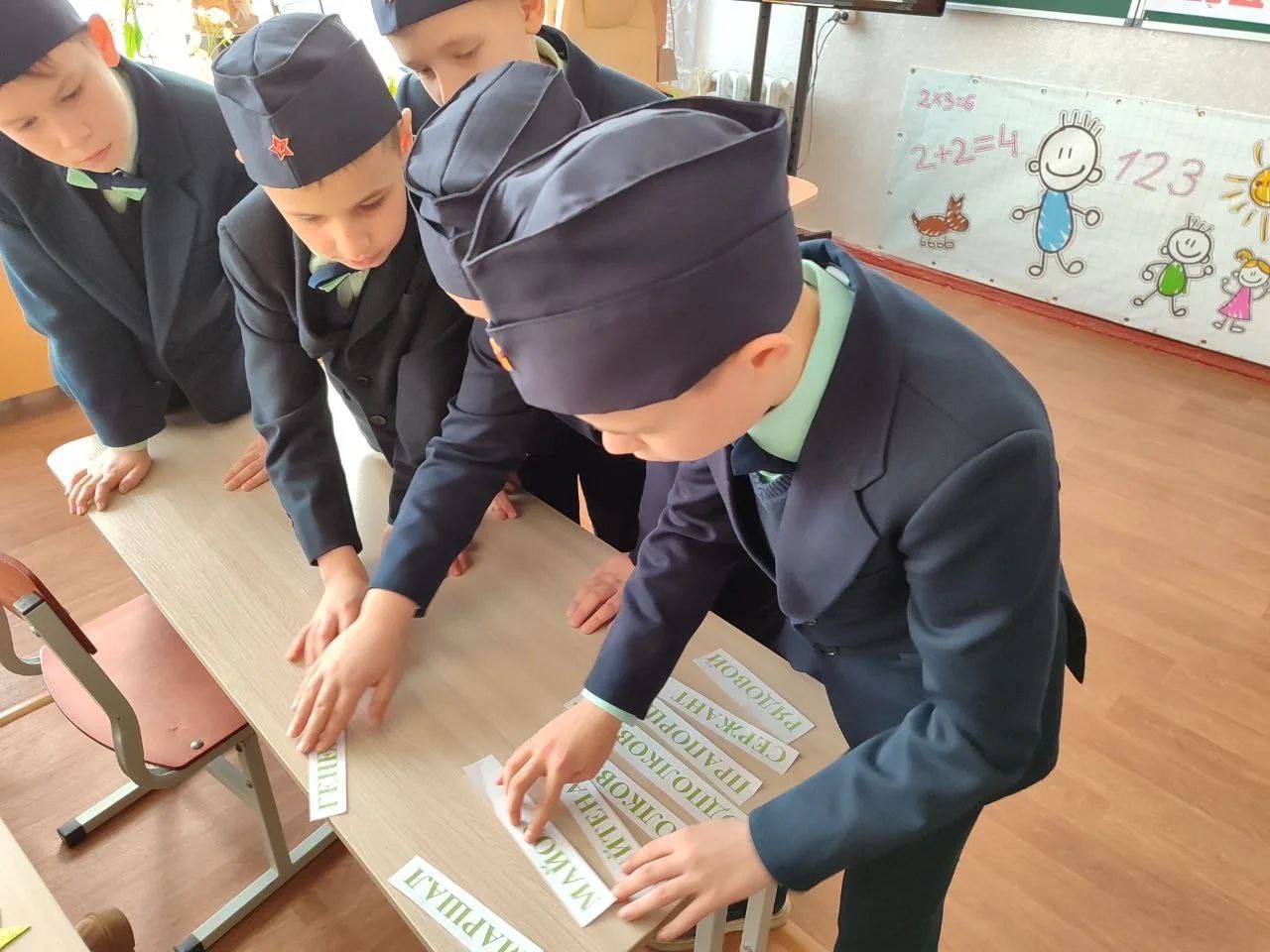 Накануне 23 февраля в 4-А классе ГБОУ "ЛИЦЕЙ № 1 Г.О. МАКЕЕВКА" царил дух патриотизма: ребята провели настоящий Урок мужества! Мероприятие состоялось с целью реализации проекта "Историческая память" Накануне 23 февраля в 4-А классе ГБОУ "ЛИЦЕЙ № 1 Г.О. МАКЕЕВКА" царил дух патриотизма: ребята провели настоящий Урок мужества! Мероприятие состоялось с целью реализации проекта "Историческая память"