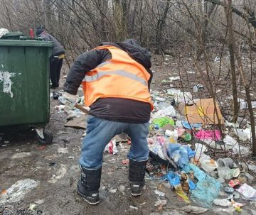 25 февраля, с целью приведения территории в надлежащее санитарное состояние по улицам Трамвайная и Шопена проведены работы по уборке контейнерных площадок