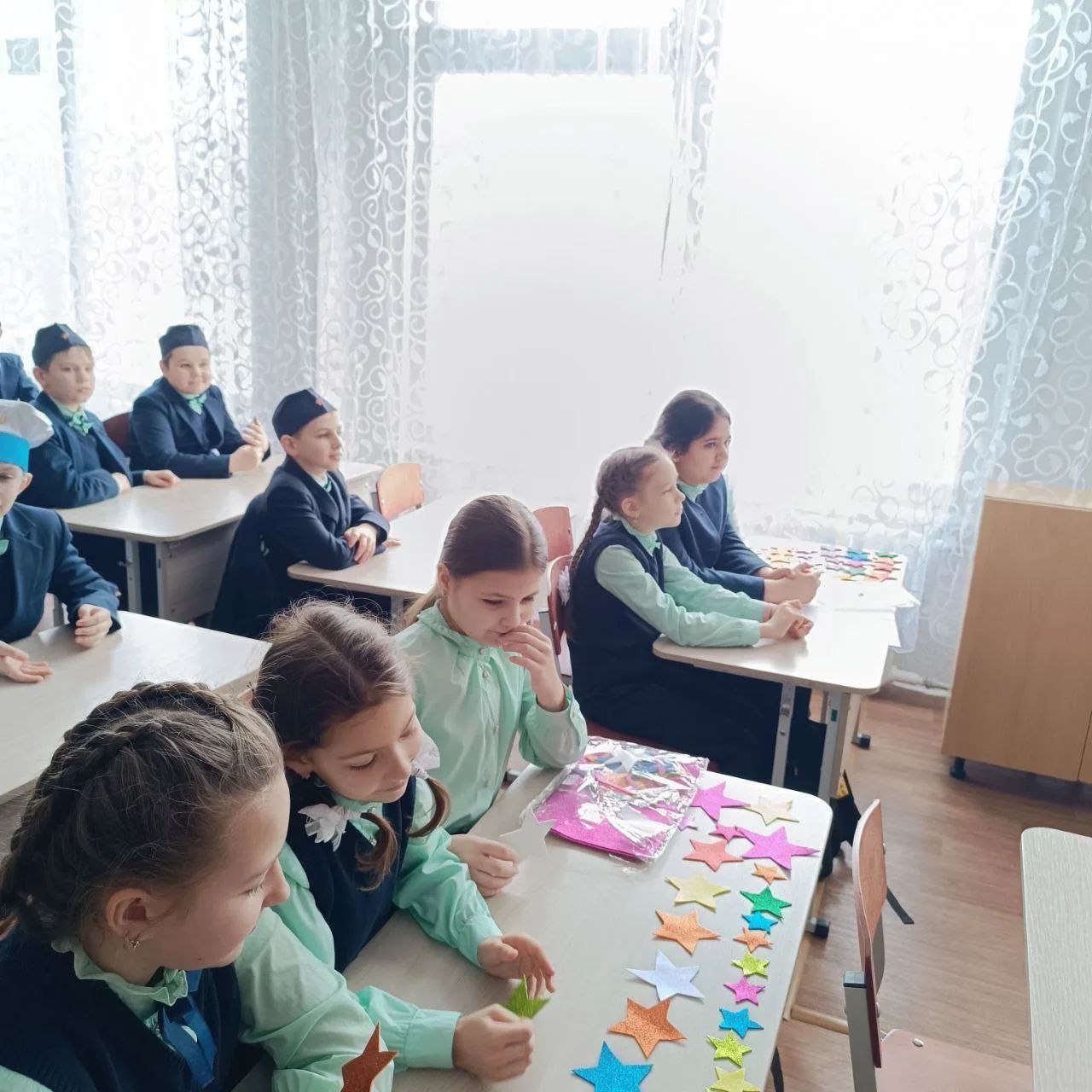 Накануне 23 февраля в 4-А классе ГБОУ "ЛИЦЕЙ № 1 Г.О. МАКЕЕВКА" царил дух патриотизма: ребята провели настоящий Урок мужества! Мероприятие состоялось с целью реализации проекта "Историческая память" Накануне 23 февраля в 4-А классе ГБОУ "ЛИЦЕЙ № 1 Г.О. МАКЕЕВКА" царил дух патриотизма: ребята провели настоящий Урок мужества! Мероприятие состоялось с целью реализации проекта "Историческая память"