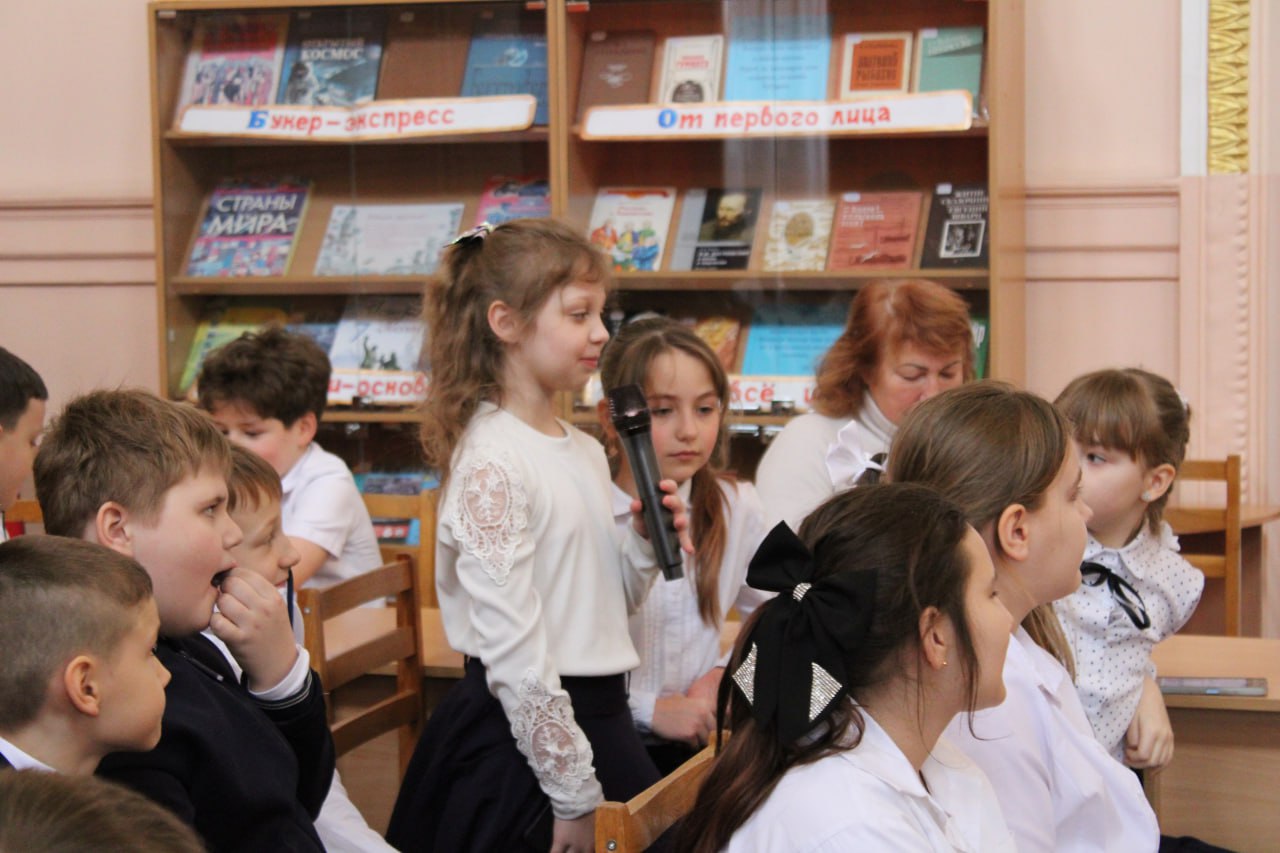 Литературная встреча с поэтессой из города Макеевки в Главной детской библиотеке Литературная встреча с поэтессой из города Макеевки в Главной детской библиотеке