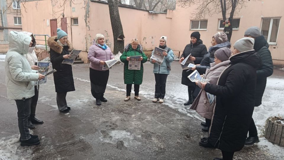 26 февраля в Советском внутригородском районе депутат Макеевского городского совета первого созыва Оксана Бевцык провела встречу с жителями микрорайона Магистральный возле дома № 14