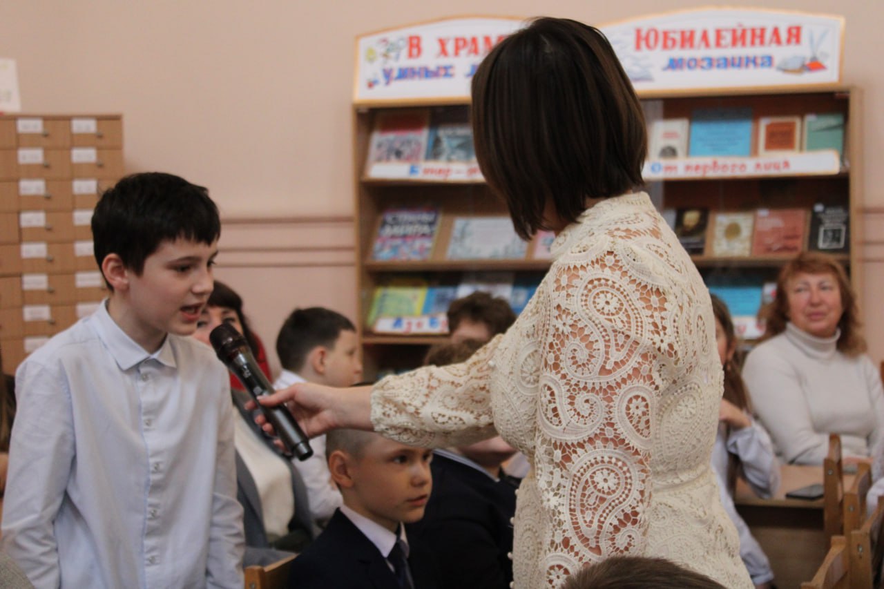 Литературная встреча с поэтессой из города Макеевки в Главной детской библиотеке Литературная встреча с поэтессой из города Макеевки в Главной детской библиотеке