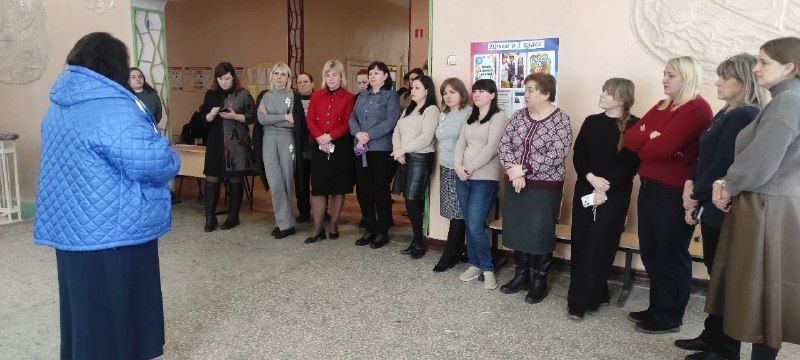 В рамках поручения Главы ДНР Дениса Пушилина, сегодня, 25 февраля, спикер-активист Татьяна Синяговская провела встречу с трудовым коллективом Государственного бюджетного общеобразовательного учреждения «Средняя школа № 4...