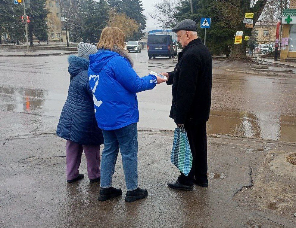 26 февраля в Кировском внутригородском районе города Макеевки прошла раздача специального выпуска информационного бюллетеня Регионального Общественного Движения «Донецкая Республика» под названием «Единая Россия. Возрождаем... 26 февраля в Кировском внутригородском районе города Макеевки прошла раздача специального выпуска информационного бюллетеня Регионального Общественного Движения «Донецкая Республика» под названием «Единая Россия. Возрождаем...