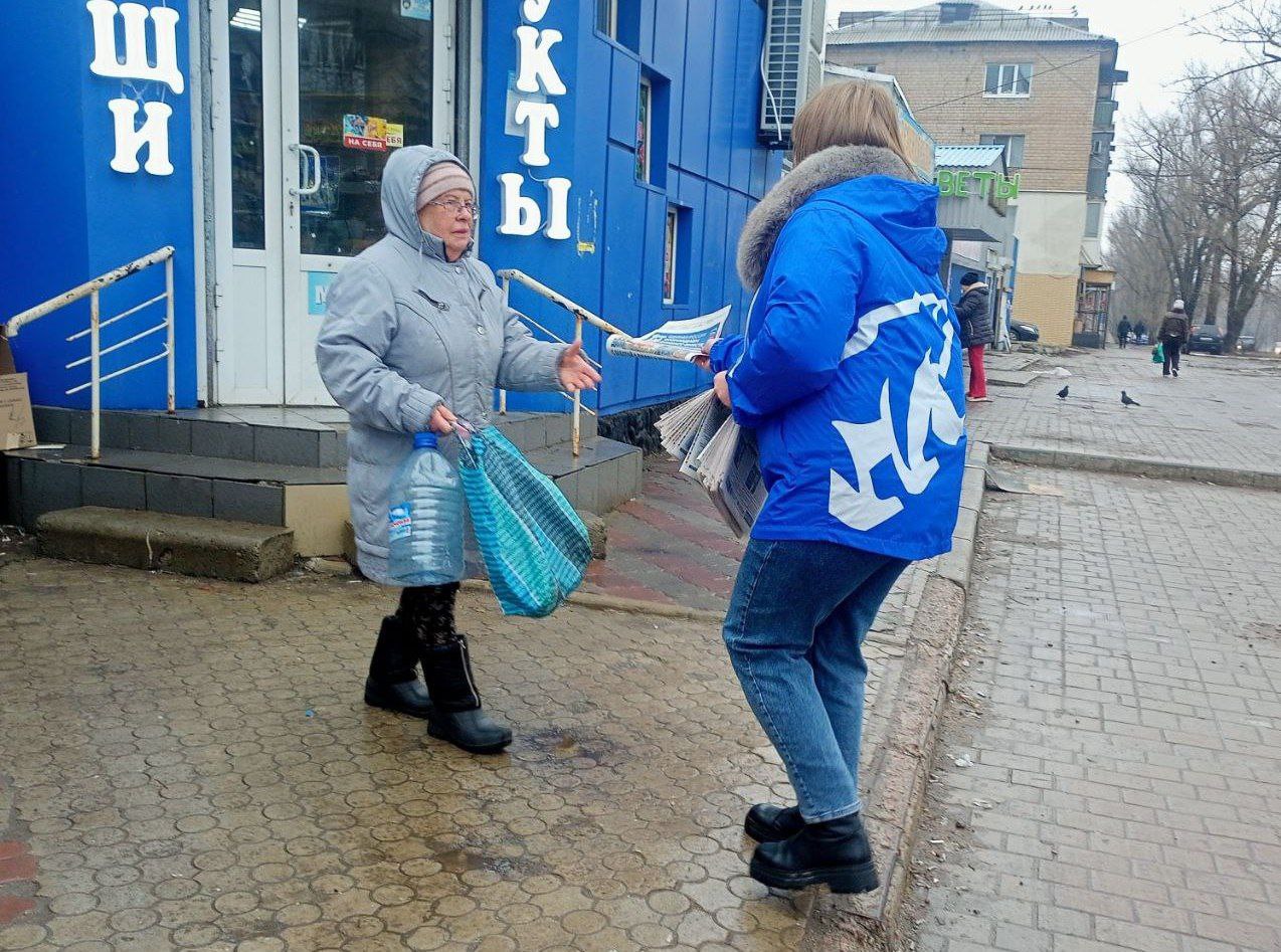 26 февраля в Кировском внутригородском районе города Макеевки прошла раздача специального выпуска информационного бюллетеня Регионального Общественного Движения «Донецкая Республика» под названием «Единая Россия. Возрождаем... 26 февраля в Кировском внутригородском районе города Макеевки прошла раздача специального выпуска информационного бюллетеня Регионального Общественного Движения «Донецкая Республика» под названием «Единая Россия. Возрождаем...