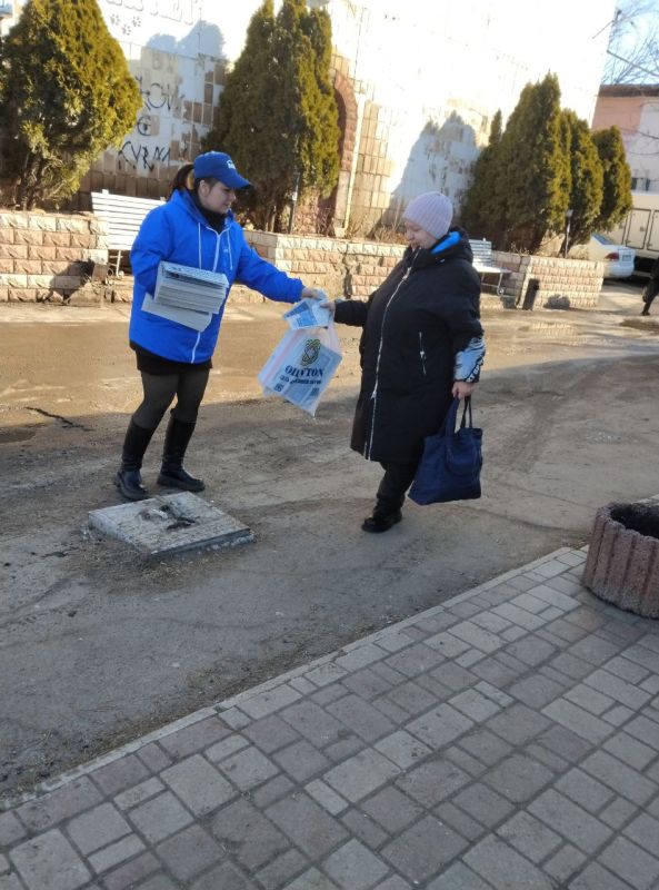 Сегодня, 27 февраля в Червоногвардейском районе города Макеевки продолжается распространение специального выпуска информационного бюллетеня Регионального общественного движения «Донецкая Республика» под названием «Единая...