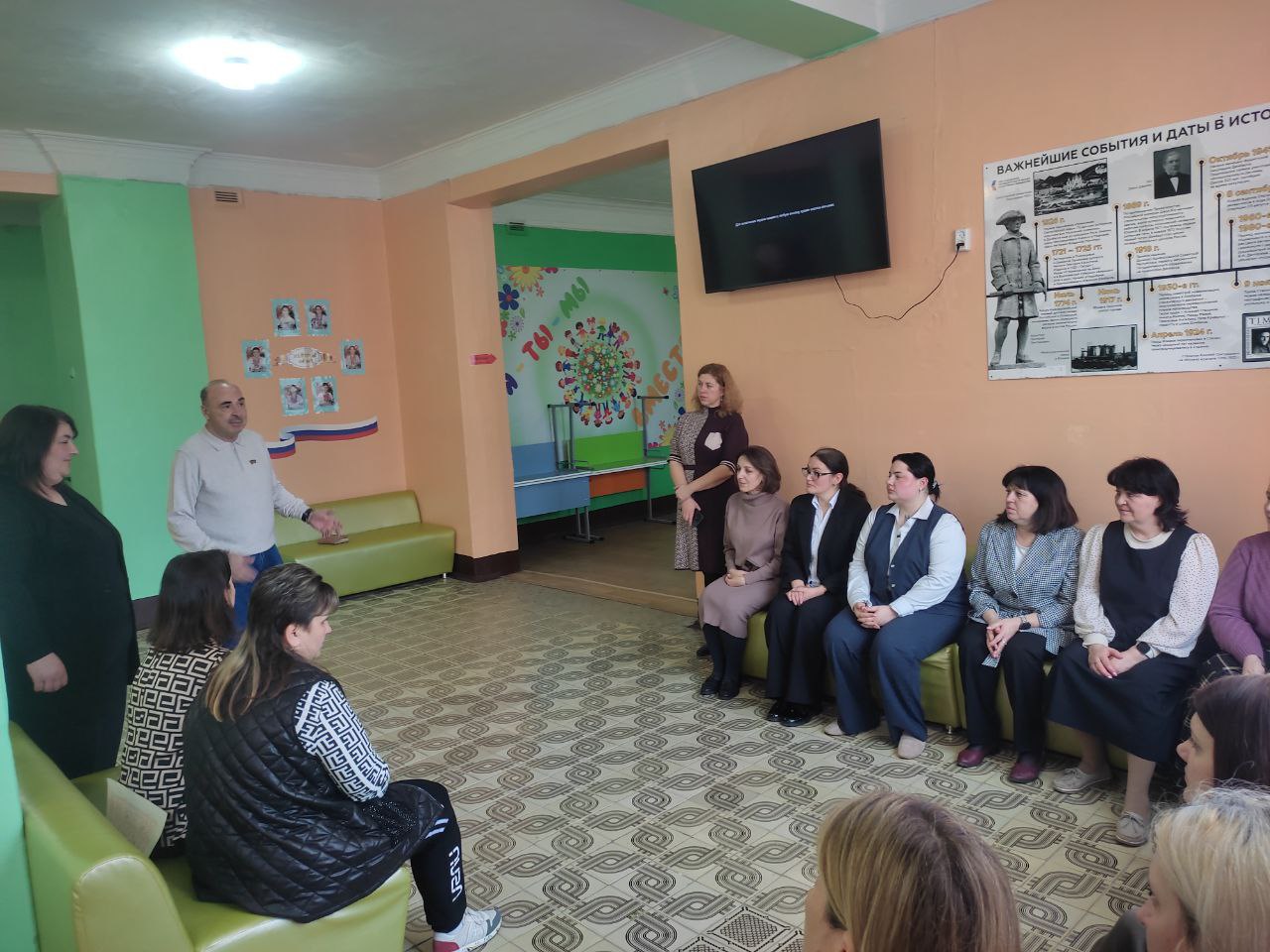 Во исполнение поручения Главы Республики Дениса Пушилина, сегодня, 2 марта, депутат Макеевского городского совета Александр Подгорный провел встречу с трудовым коллективом Государственного бюджетного общеобразовательного... Во исполнение поручения Главы Республики Дениса Пушилина, сегодня, 2 марта, депутат Макеевского городского совета Александр Подгорный провел встречу с трудовым коллективом Государственного бюджетного общеобразовательного...