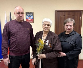 В Советском внутригородском районе городского округа Макеевка состоялась акция «Цветы мамам Героев» «Совета женщин города Макеевки» Регионального отделения «Союз женщин России» Донецкой Народной Республики