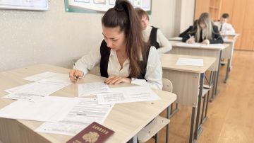 С целью подготовки к предстоящим выпускным испытаниям, 3 марта 2026 года выпускники 11-х классов школ Макеевки приняли участие в репетиционном экзамене по русскому языку, имитирующем формат ЕГЭ