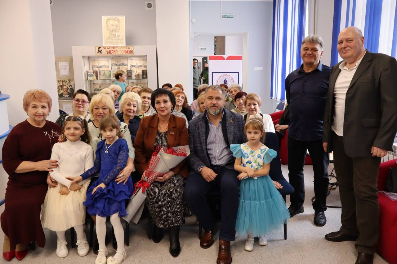 Сегодня, 3 марта, к Международному женскому дню в Центральной городской библиотеке имени Максима Горького города Макеевки состоялось тёплое и душевное мероприятие, посвящённое женщинам ветеранского актива Союза женщин...