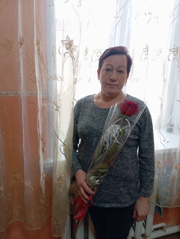 Сегодня, 5 марта, в преддверии Международного женского дня, в Червоногвардейском районе прошла трогательная акция «Цветы мамам Героев» в рамках партийного проекта «Женское движение» Единой России