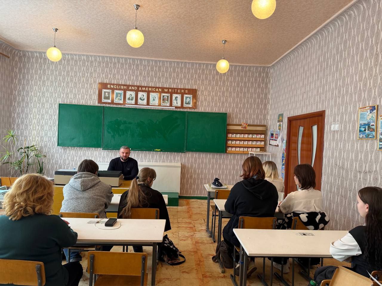 В рамках занятий для профильных классов по направлению «Гастрономия» для учеников 10 класса Государственного бюджетного общеобразовательного учреждения «Средняя школа №21 городского округа Макеевка» Донецкой Народной... В рамках занятий для профильных классов по направлению «Гастрономия» для учеников 10 класса Государственного бюджетного общеобразовательного учреждения «Средняя школа №21 городского округа Макеевка» Донецкой Народной...