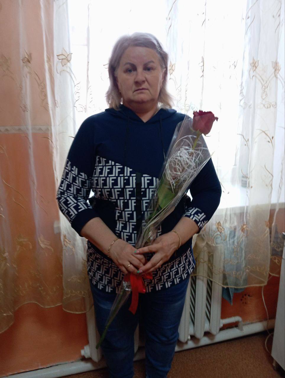 Сегодня, 5 марта, в преддверии Международного женского дня, в Червоногвардейском районе прошла трогательная акция «Цветы мамам Героев» в рамках партийного проекта «Женское движение» Единой России Сегодня, 5 марта, в преддверии Международного женского дня, в Червоногвардейском районе прошла трогательная акция «Цветы мамам Героев» в рамках партийного проекта «Женское движение» Единой России