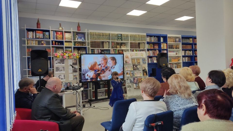 Вместе с весной приходит к нам замечательный праздник – Международный женский день, который стал прекрасным поводом для встречи в Центральной городской библиотеке им. М. Горького членов Совета женщин г. Макеевки...