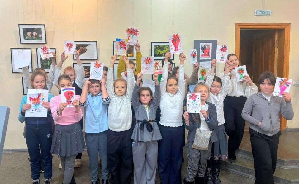 Накануне 8 Марта воспитанницы группы продлённого дня ГБОУ "НШ № 5 Г.О. МАКЕЕВКА" отправились в Макеевский художественно-краеведческий музей на праздничное мероприятие