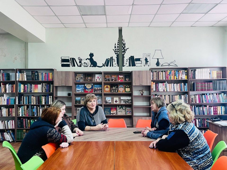 Сегодня, 10 марта, в рамках поручения Главы ДНР Дениса Пушилина, заместитель руководителя Управы Центрально-Городского внутригородского района Лариса Онищенко провела встречу с трудовым коллективом Юношеской библиотеки - №...