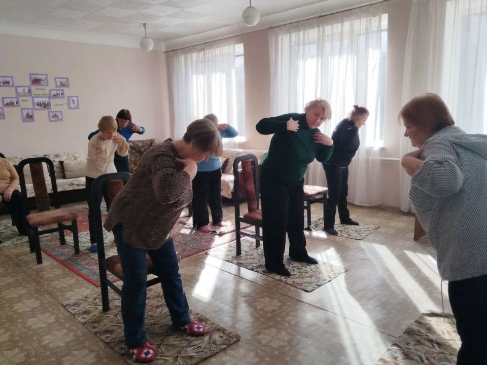 Суставная гимнастика для активного долголетия в Центре соцобслуживания Макеевки