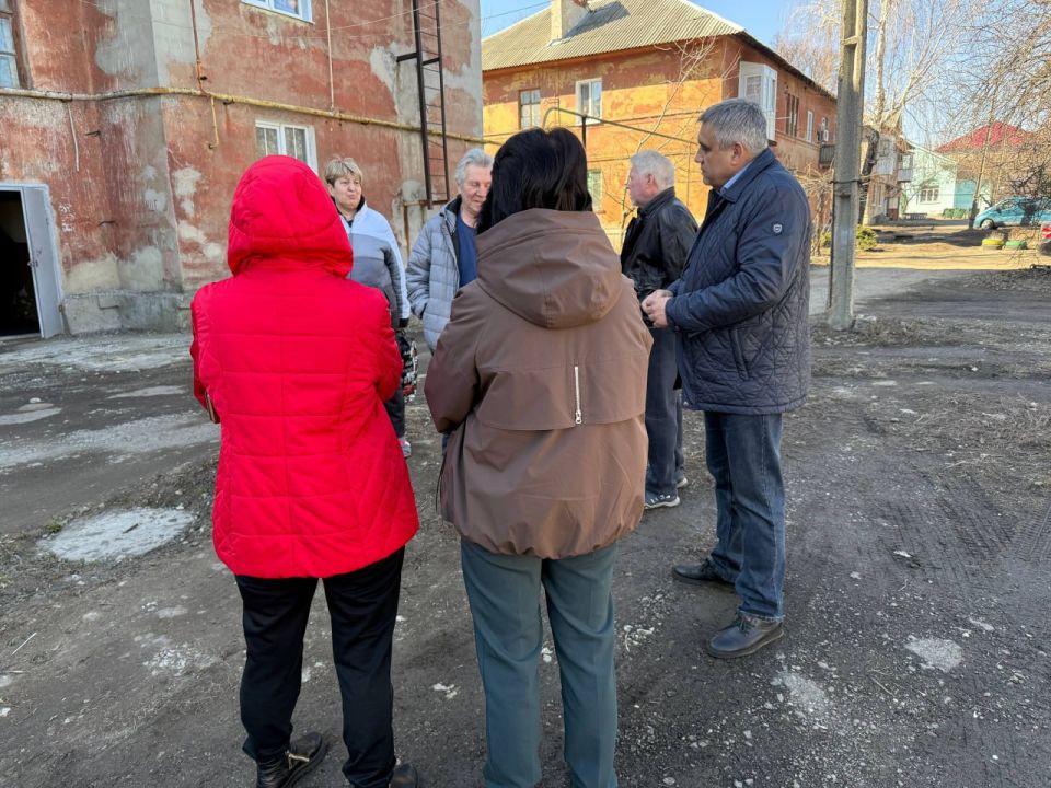 Сегодня, 11 марта, по поручению Главы ДНР Дениса Пушилина, руководитель Управы Кировского внутригородского района Администрации городского округа Макеевка Донецкой Народной Республики провел встречу с жителями на...