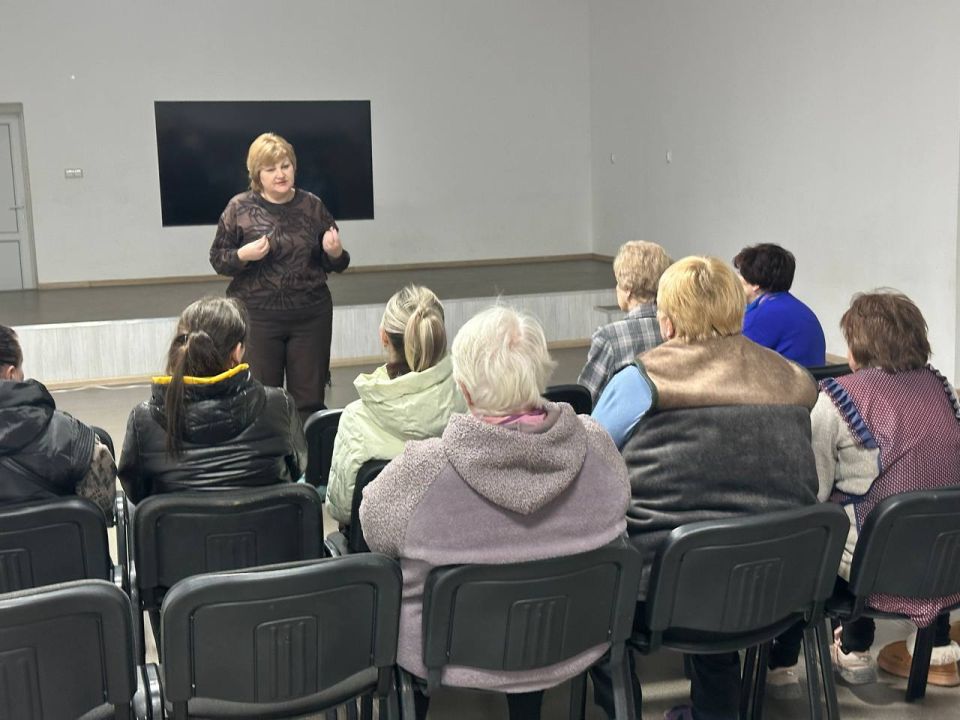 Сегодня, 12 марта, заместитель главы администрации городского округа Макеевка Ирина Валентиновна Сидякина провела встречу в рамках поручения Главы ДНР Дениса Пушилина в МБУ «ДВОРЕЦ КУЛЬТУРЫ ИМ. ВОРОВСКОГО», структурное...
