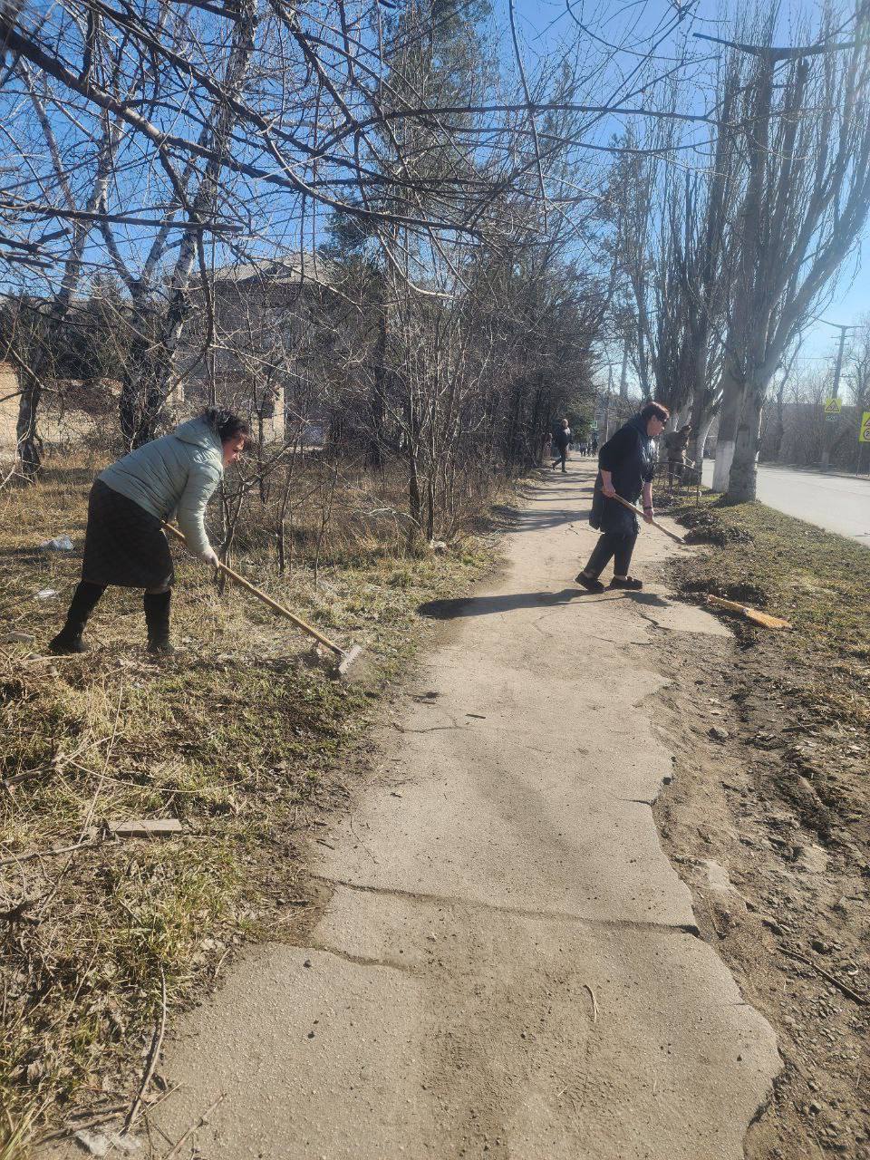 Горняцкий внутригородской район активно готовится к весне и в рамках партийного проекта "Единой России" - "Городская среда", проведена акция «Чистый четверг» Горняцкий внутригородской район активно готовится к весне и в рамках партийного проекта "Единой России" - "Городская среда", проведена акция «Чистый четверг»