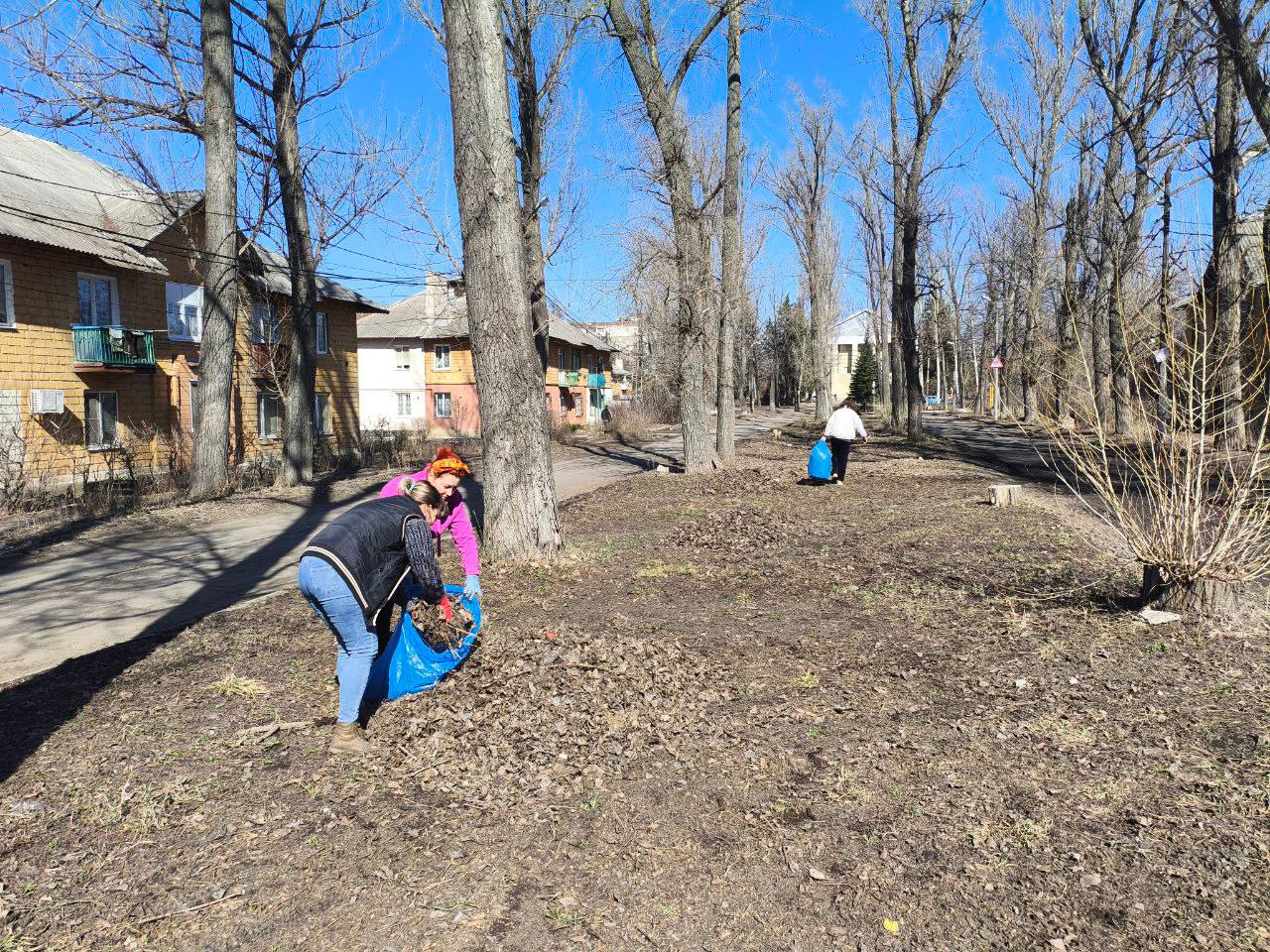 Горняцкий внутригородской район активно готовится к весне и в рамках партийного проекта "Единой России" - "Городская среда", проведена акция «Чистый четверг» Горняцкий внутригородской район активно готовится к весне и в рамках партийного проекта "Единой России" - "Городская среда", проведена акция «Чистый четверг»