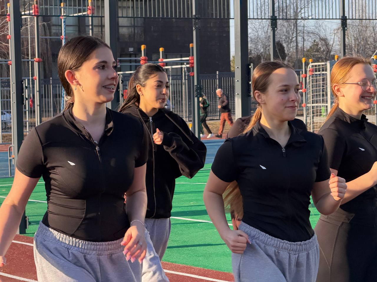 Новые традиции здоровья в лицее «Престиж»: утренние пробежки и современная спортплощадка Новые традиции здоровья в лицее «Престиж»: утренние пробежки и современная спортплощадка