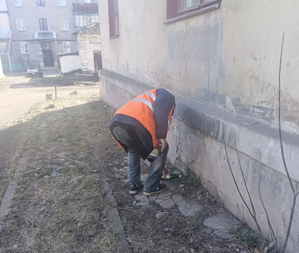 Сегодня, 13 марта, с целью приведения территории в надлежащее санитарное состояние силами коммунальных служб проведены работы по уборке контейнерных площадок по ул. Ковалевской и ул. Шопена в жилом массиве «Путь Ильича», а... Сегодня, 13 марта, с целью приведения территории в надлежащее санитарное состояние силами коммунальных служб проведены работы по уборке контейнерных площадок по ул. Ковалевской и ул. Шопена в жилом массиве «Путь Ильича», а...