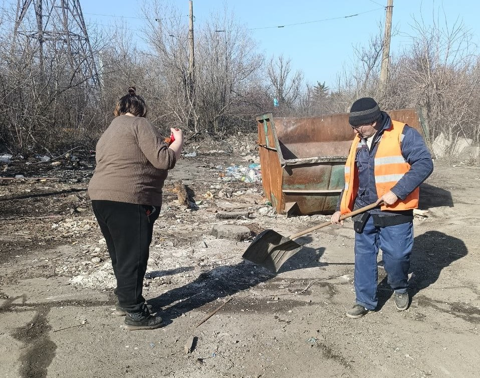 Сегодня, 13 марта, с целью приведения территории в надлежащее санитарное состояние силами коммунальных служб проведены работы по уборке контейнерных площадок по ул. Ковалевской и ул. Шопена в жилом массиве «Путь Ильича», а... Сегодня, 13 марта, с целью приведения территории в надлежащее санитарное состояние силами коммунальных служб проведены работы по уборке контейнерных площадок по ул. Ковалевской и ул. Шопена в жилом массиве «Путь Ильича», а...