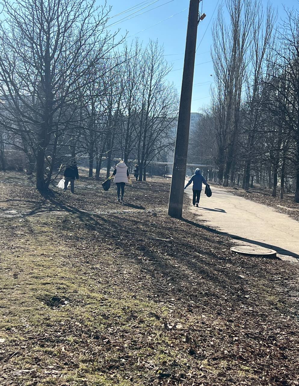 Горняцкий внутригородской район активно готовится к весне и в рамках партийного проекта "Единой России" - "Городская среда", проведена акция «Чистый четверг» Горняцкий внутригородской район активно готовится к весне и в рамках партийного проекта "Единой России" - "Городская среда", проведена акция «Чистый четверг»