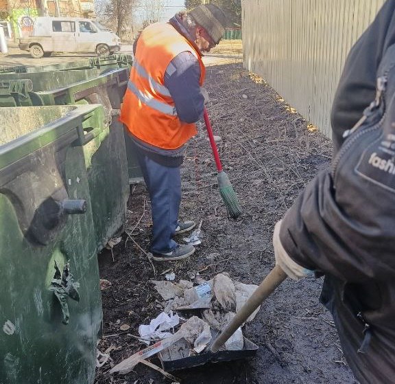 Сегодня, 13 марта, с целью приведения территории в надлежащее санитарное состояние силами коммунальных служб проведены работы по уборке контейнерных площадок по ул. Ковалевской и ул. Шопена в жилом массиве «Путь Ильича», а... Сегодня, 13 марта, с целью приведения территории в надлежащее санитарное состояние силами коммунальных служб проведены работы по уборке контейнерных площадок по ул. Ковалевской и ул. Шопена в жилом массиве «Путь Ильича», а...