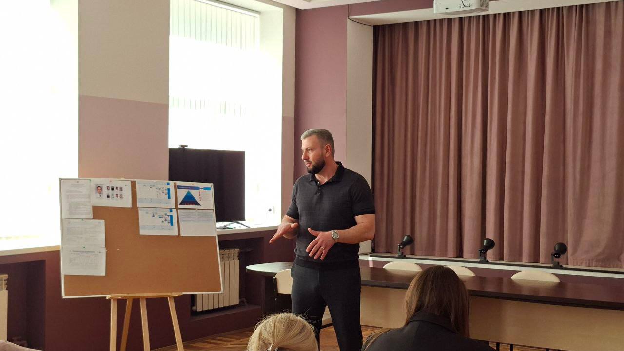 Спикер Алексей Боршош провел встречу с трудовым коллективом Государственного бюджетного учреждения Донецкой Народной Республики «Городская клиническая больница № 1 г. Макеевки» по адресу: г. Макеевка, ул. Больничная, 1