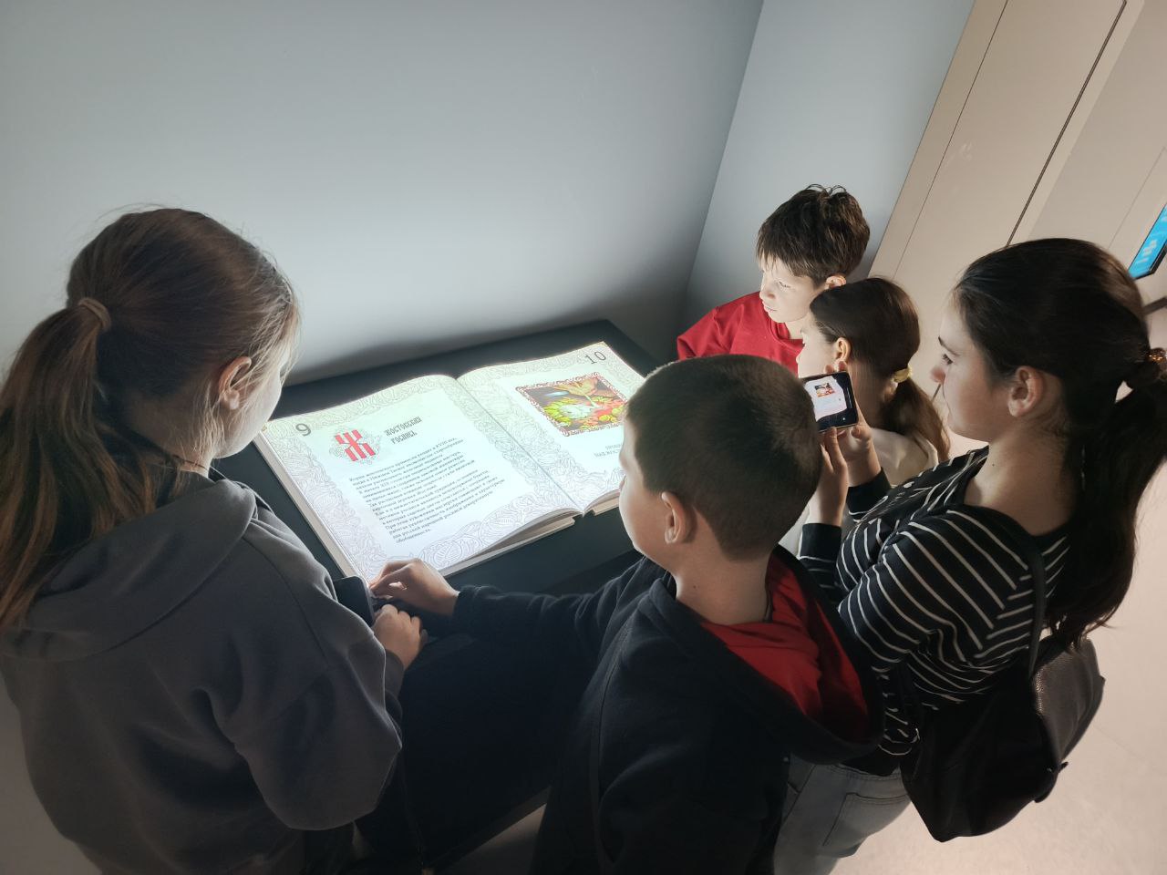 Сегодня, 15 марта 2026 года, учащиеся общеобразовательных организаций городского округа Макеевка № 49, 59, 34, 86, 18, 37 и 15 посетили исторический парк «Россия – Моя история», который находится в Республиканском молодёжном... Сегодня, 15 марта 2026 года, учащиеся общеобразовательных организаций городского округа Макеевка № 49, 59, 34, 86, 18, 37 и 15 посетили исторический парк «Россия – Моя история», который находится в Республиканском молодёжном...