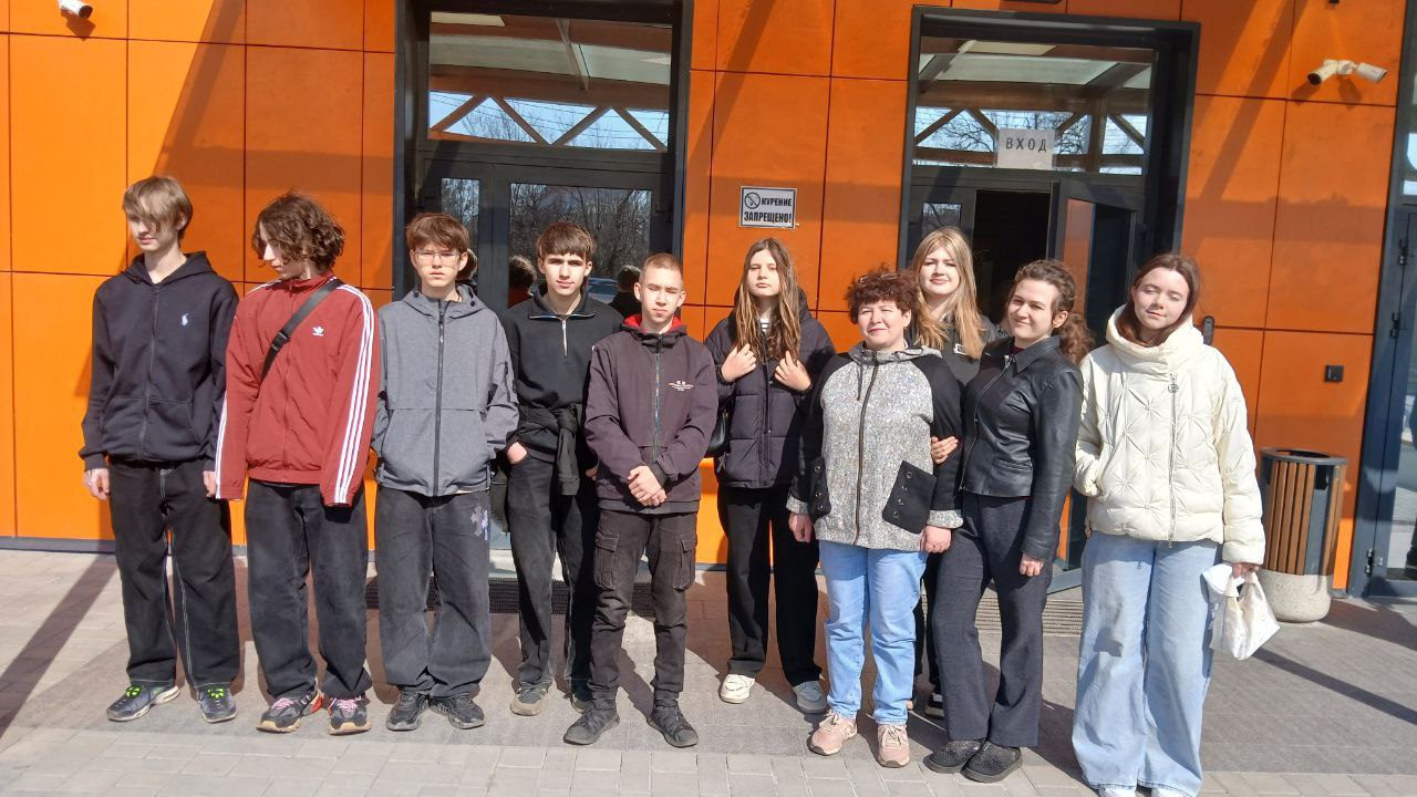 Сегодня, 15 марта 2026 года, учащиеся общеобразовательных организаций городского округа Макеевка № 49, 59, 34, 86, 18, 37 и 15 посетили исторический парк «Россия – Моя история», который находится в Республиканском молодёжном... Сегодня, 15 марта 2026 года, учащиеся общеобразовательных организаций городского округа Макеевка № 49, 59, 34, 86, 18, 37 и 15 посетили исторический парк «Россия – Моя история», который находится в Республиканском молодёжном...