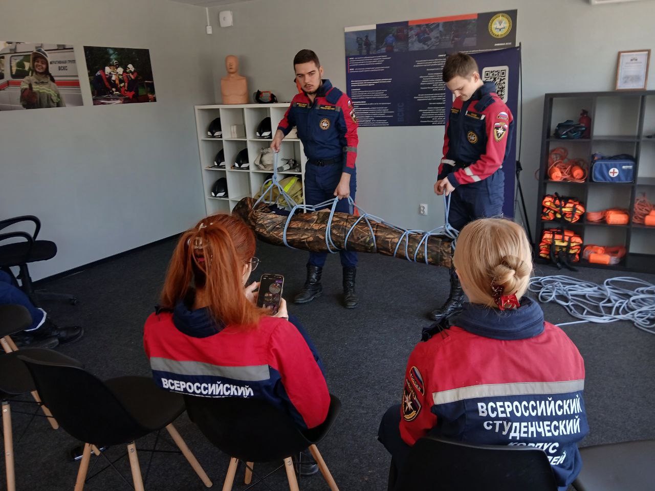 Очередную неделю активисты наших Студенческих и Школьных спасательных отрядов не сидели без дела, а занимались важными и полезными делами, помогая людям Очередную неделю активисты наших Студенческих и Школьных спасательных отрядов не сидели без дела, а занимались важными и полезными делами, помогая людям