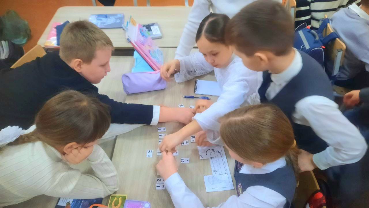 16 марта 2026 года в общеобразовательных организациях городского округа Макеевка состоялось занятие внеурочной деятельности "Разговоры о важном", посвященное теме "Заводы России" 16 марта 2026 года в общеобразовательных организациях городского округа Макеевка состоялось занятие внеурочной деятельности "Разговоры о важном", посвященное теме "Заводы России"