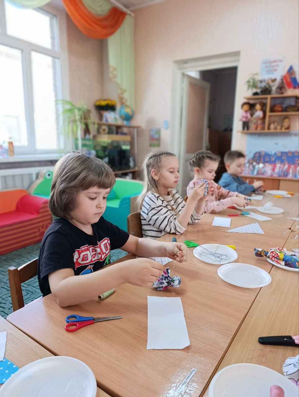 В рамках Года единства народов России, с целью приобщения детей дошкольного возраста к истокам русской народной культуры и духовным ценностям русского народа в ГБОУ "ГИМНАЗИЯ Г.О. МАКЕЕВКА" в старшей группе № 2 состоялось... В рамках Года единства народов России, с целью приобщения детей дошкольного возраста к истокам русской народной культуры и духовным ценностям русского народа в ГБОУ "ГИМНАЗИЯ Г.О. МАКЕЕВКА" в старшей группе № 2 состоялось...