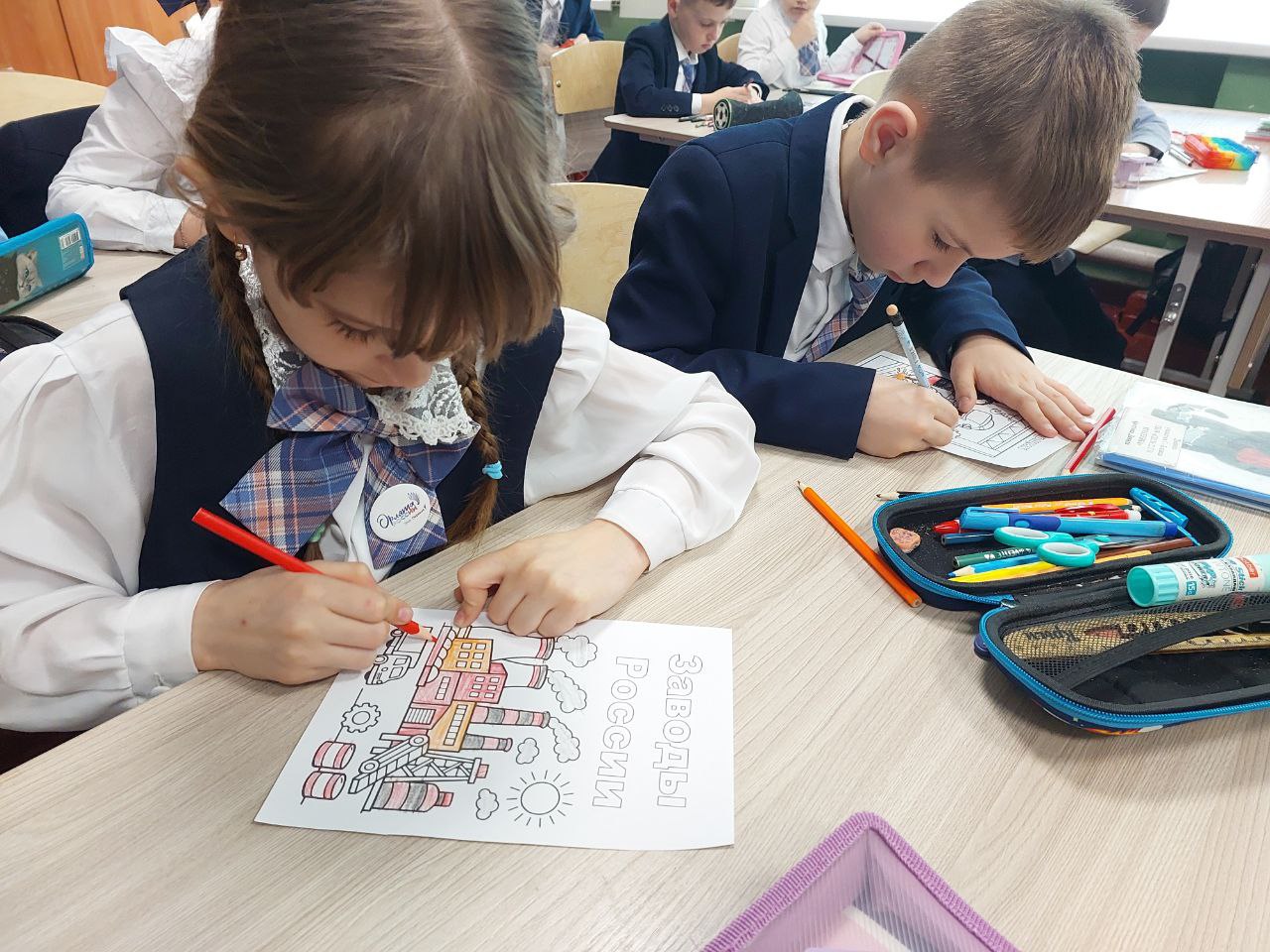 16 марта 2026 года в общеобразовательных организациях городского округа Макеевка состоялось занятие внеурочной деятельности "Разговоры о важном", посвященное теме "Заводы России" 16 марта 2026 года в общеобразовательных организациях городского округа Макеевка состоялось занятие внеурочной деятельности "Разговоры о важном", посвященное теме "Заводы России"