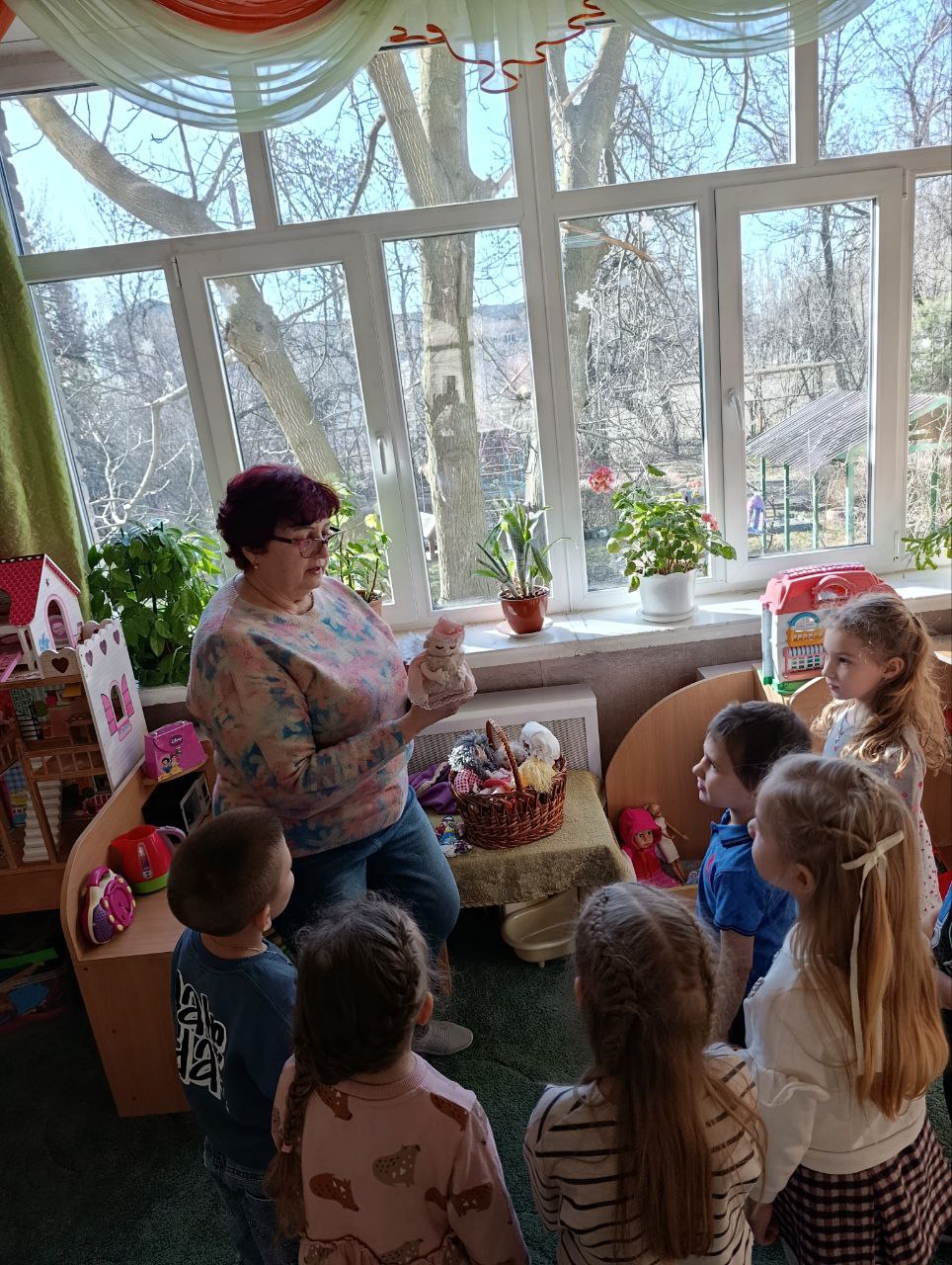 В рамках Года единства народов России, с целью приобщения детей дошкольного возраста к истокам русской народной культуры и духовным ценностям русского народа в ГБОУ "ГИМНАЗИЯ Г.О. МАКЕЕВКА" в старшей группе № 2 состоялось...