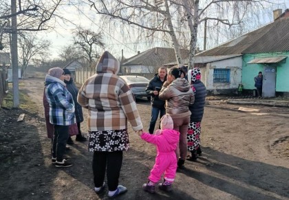 Сегодня, 19 марта, возле детской площадки по улице Дорожная жилого массива 4-13 провел встречу с жителями депутат Макеевского городского совета первого созыва Андрей Зотеев