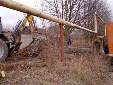 Сегодня, 18 марта, филиалом «Макеевское ПУВКХ» ГУП ДНР «Вода Донбасса» ведутся работы по устранению порыва холодного водоснабжения в районе жилого дома № 12 по ул. Папанина