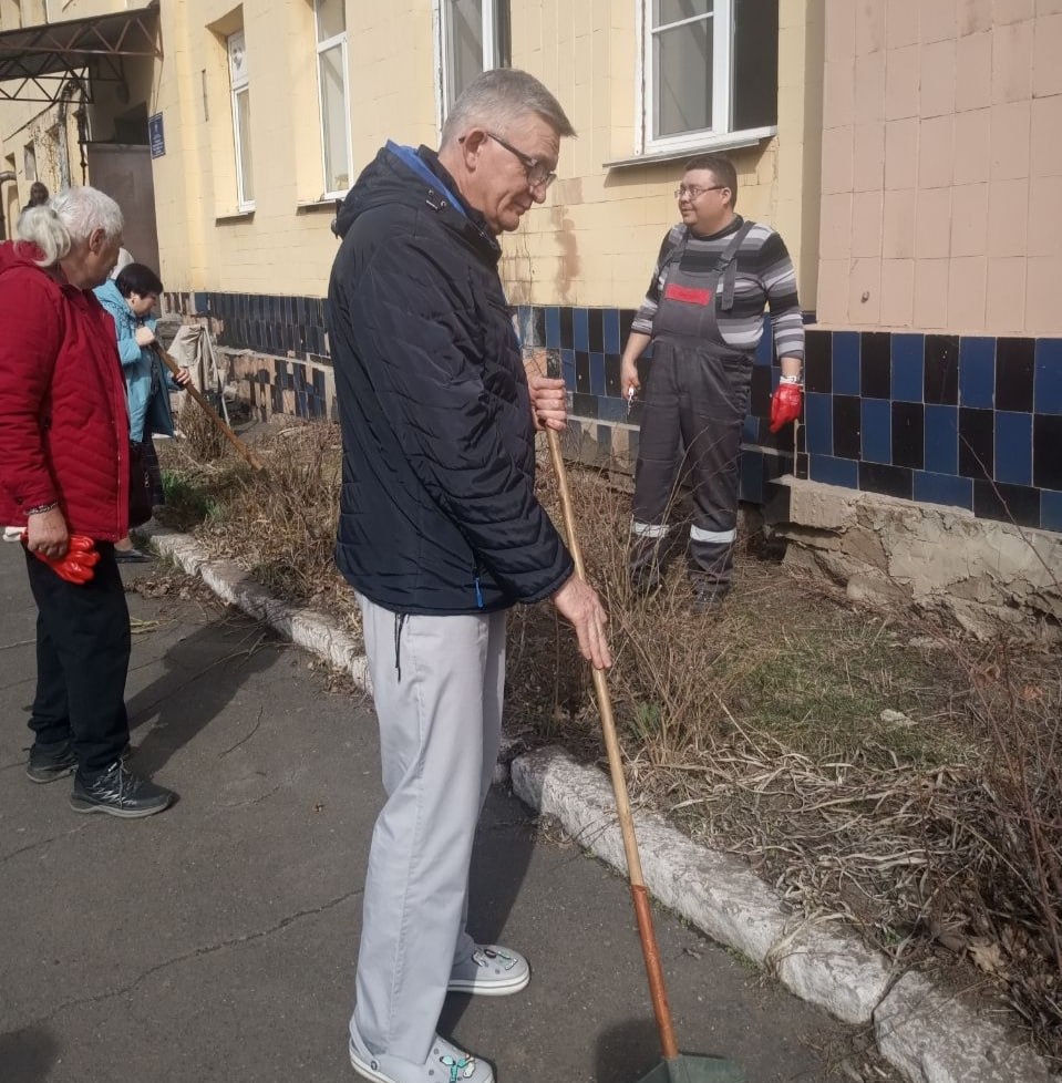 Сегодня, 20 марта, в рамках мероприятий по благоустройству в весенне-летний период сотрудниками ГБОУ «Основная школа № 36 городского округа Макеевка», ГБОУ «Средняя школа № 21 городского округа Макеевка», ГБУ «Городская... Сегодня, 20 марта, в рамках мероприятий по благоустройству в весенне-летний период сотрудниками ГБОУ «Основная школа № 36 городского округа Макеевка», ГБОУ «Средняя школа № 21 городского округа Макеевка», ГБУ «Городская...